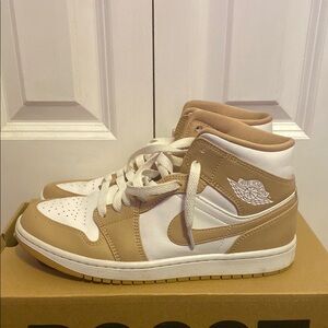 Jordan Women's Sneakers - White and Tan